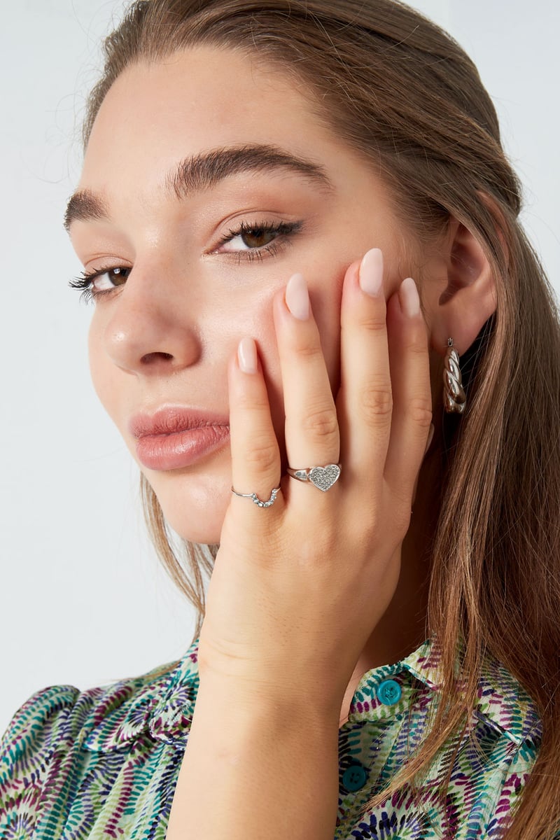 ring maan met steentjes