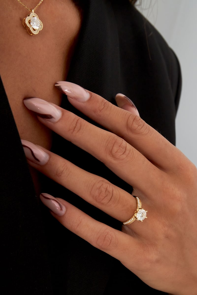 Ring steen met steentjes - Goud kleur - 16