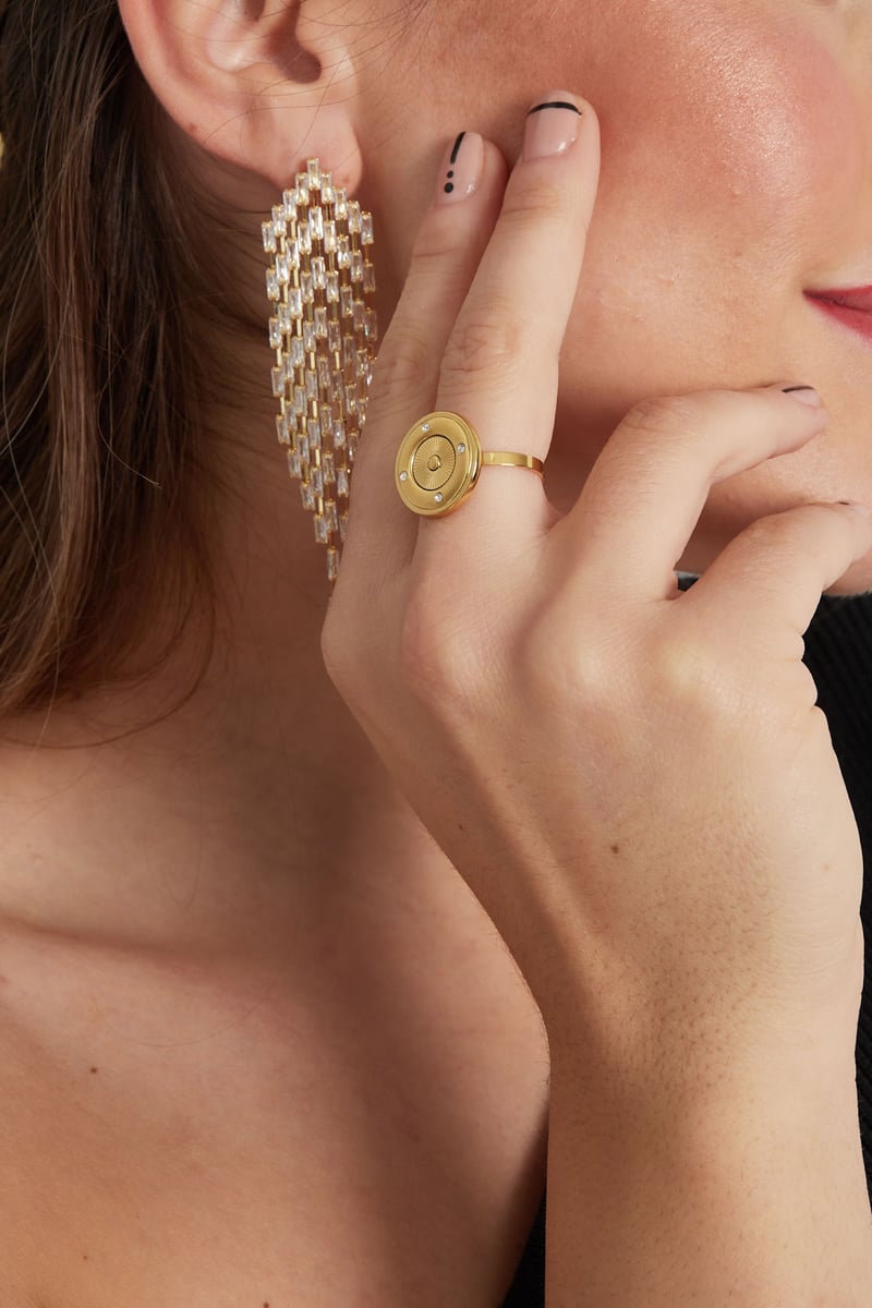 ring rond met steentjes