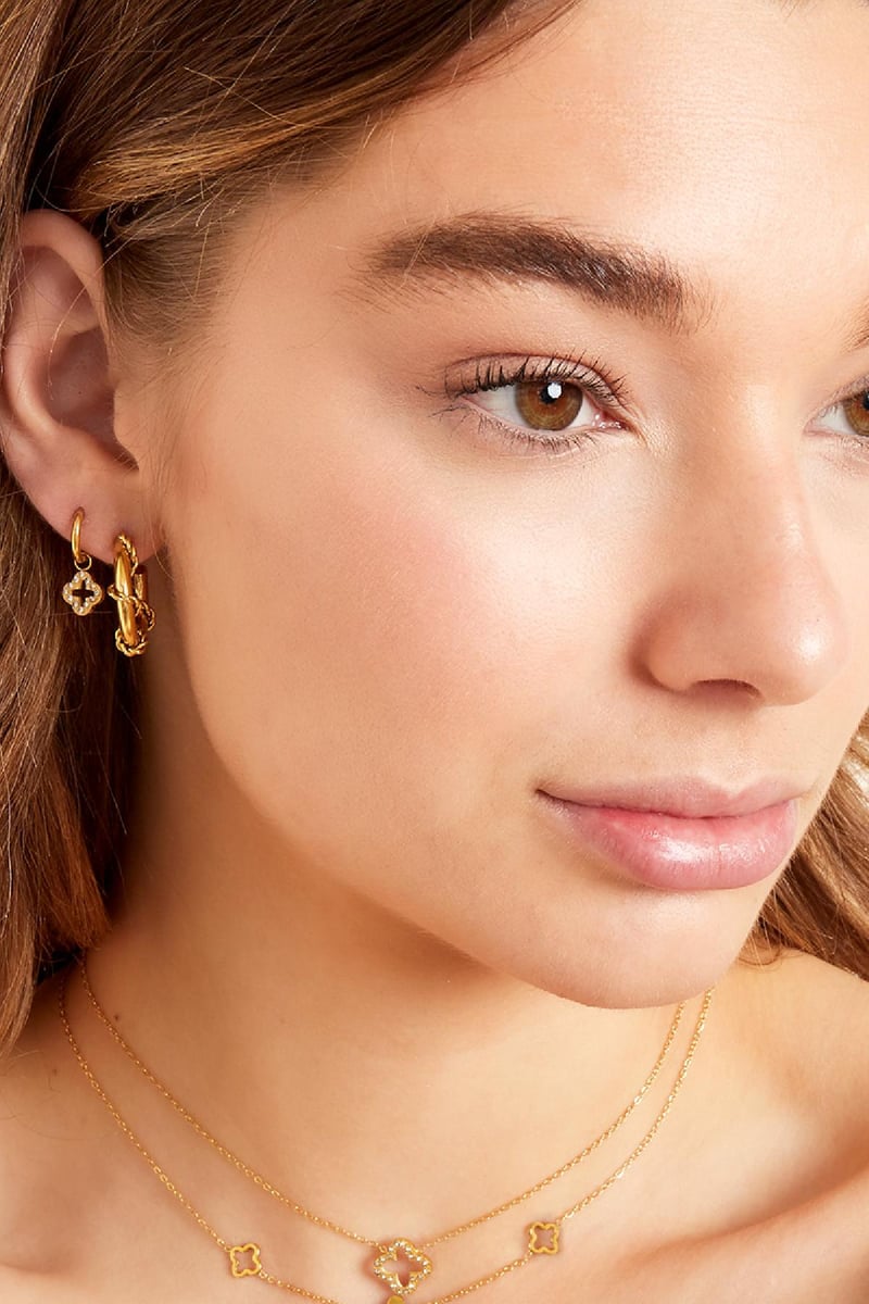 Oorbellen klaver met zirkonia steentjes Goud kleur Stainless Steel