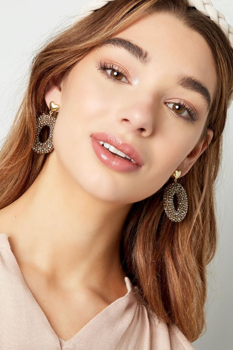 Oorbellen ovaal met kralen en hart detail Zwart Koper