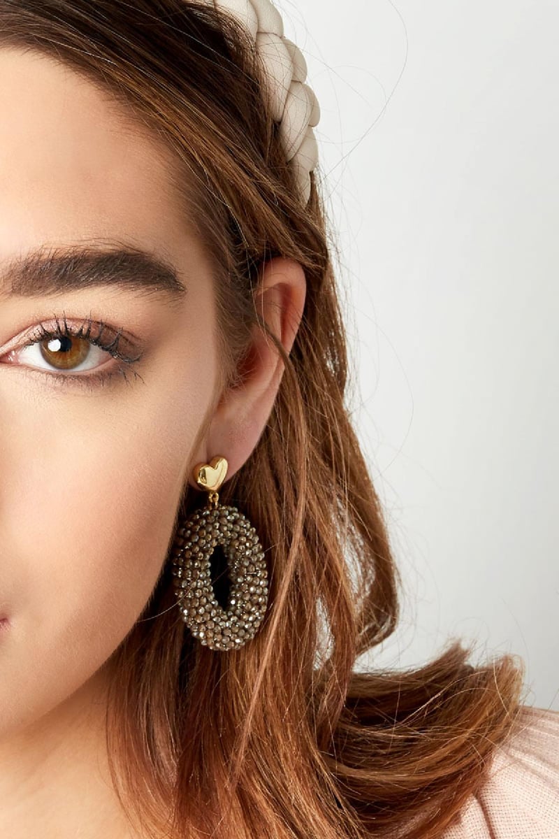 Oorbellen ovaal met kralen en hart detail Zwart Koper