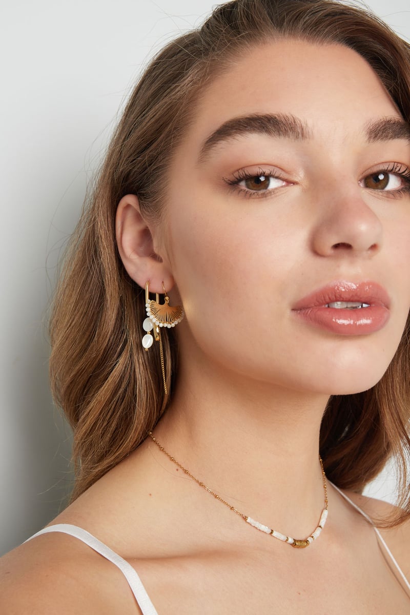 Oorbellen schelp met kraaltjes - Goud kleur Stainless Steel