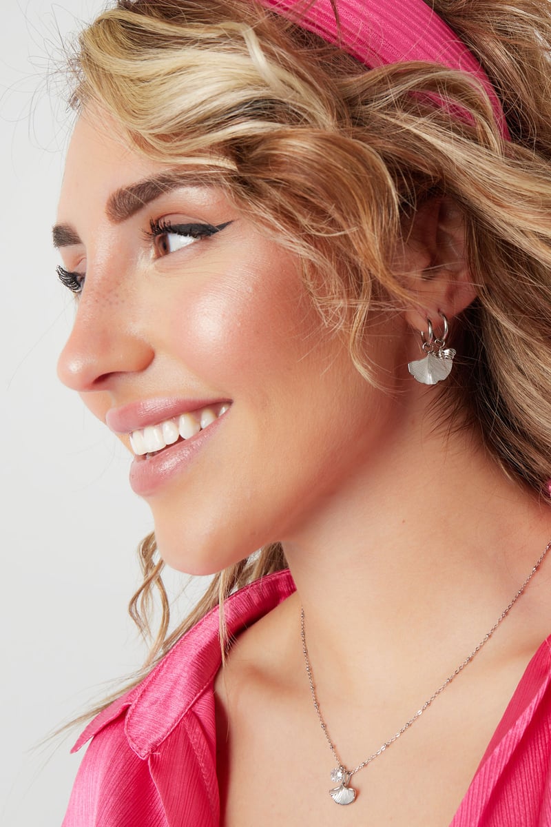 oorbellen met bedel blad