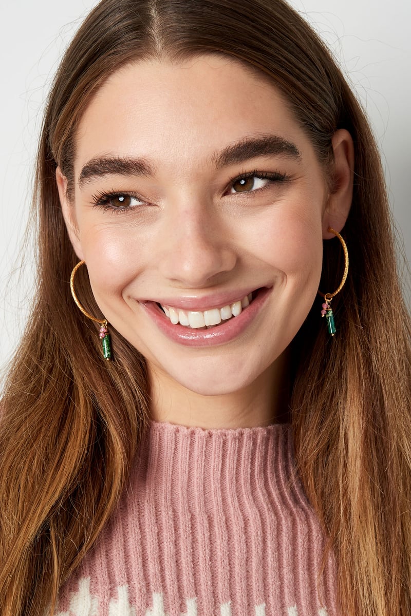 oorbellen relief met natuursteen en parel