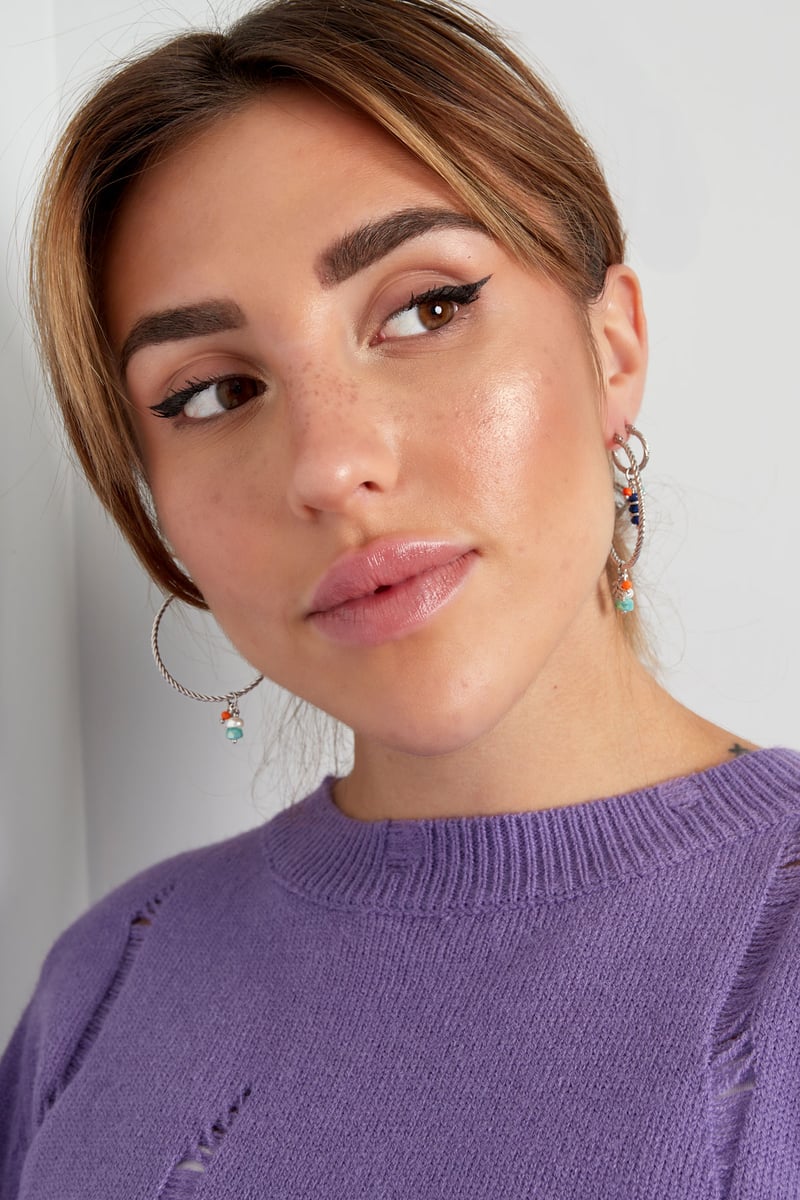 gedraaide oorringen met bedel natuursteen