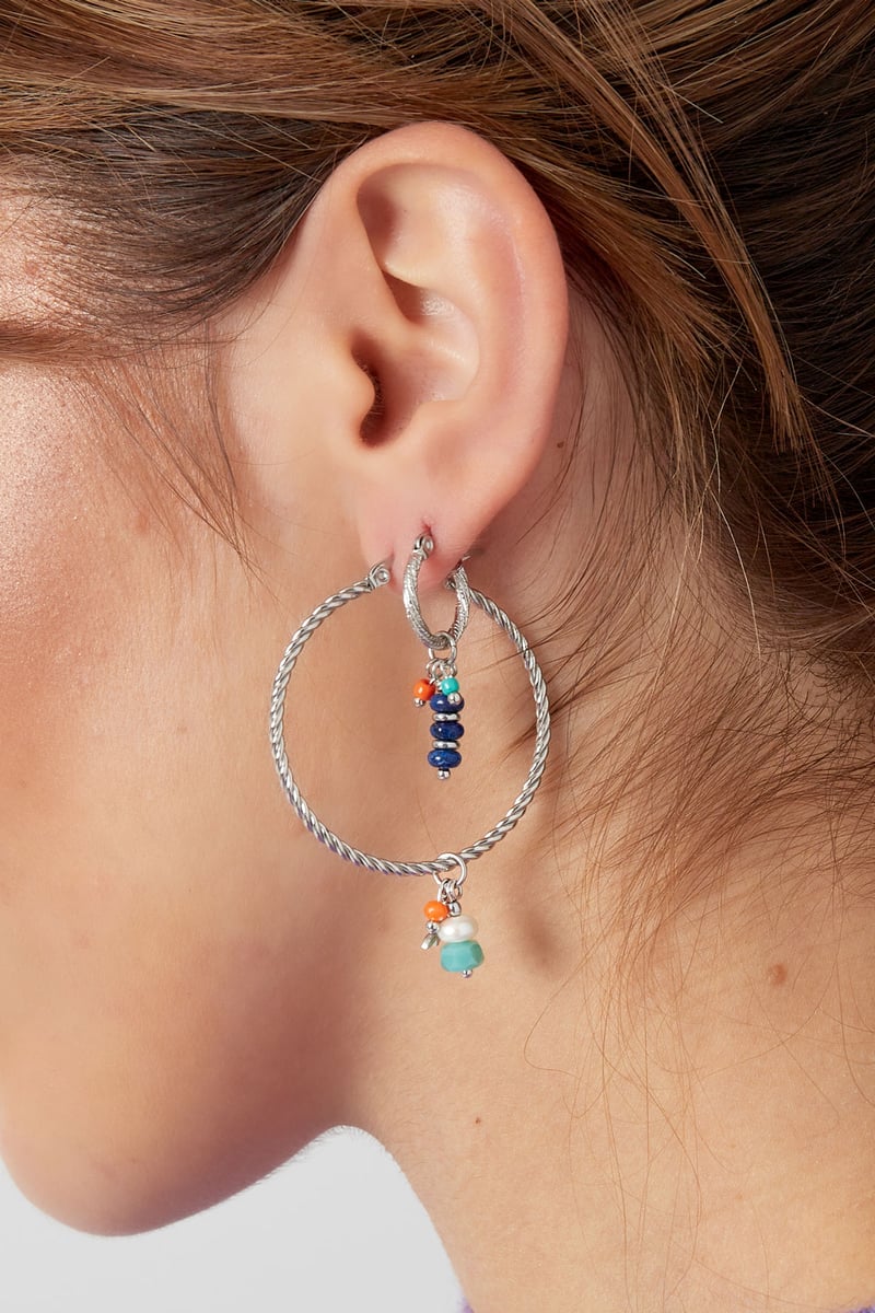 gedraaide oorringen met bedel natuursteen