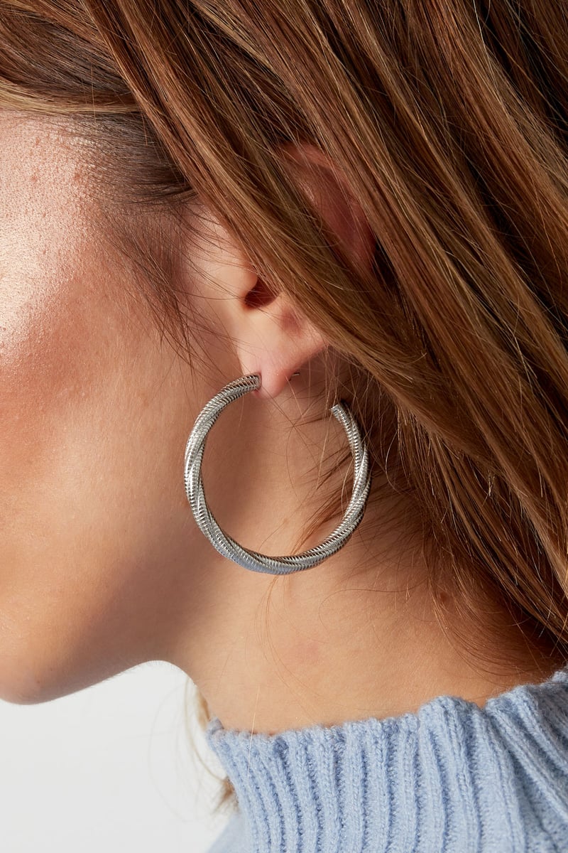 oorbellen gedraaid relief groot