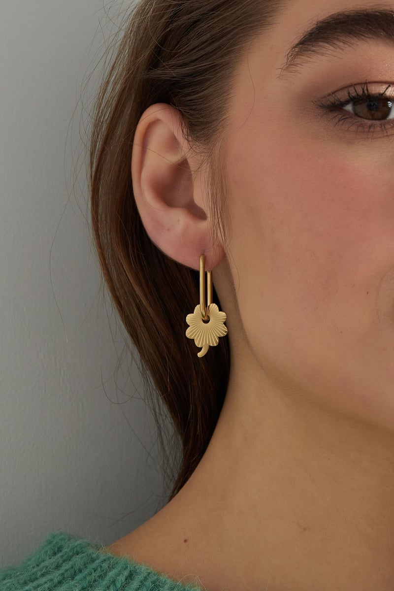 oorbellen langwerpig met bloem