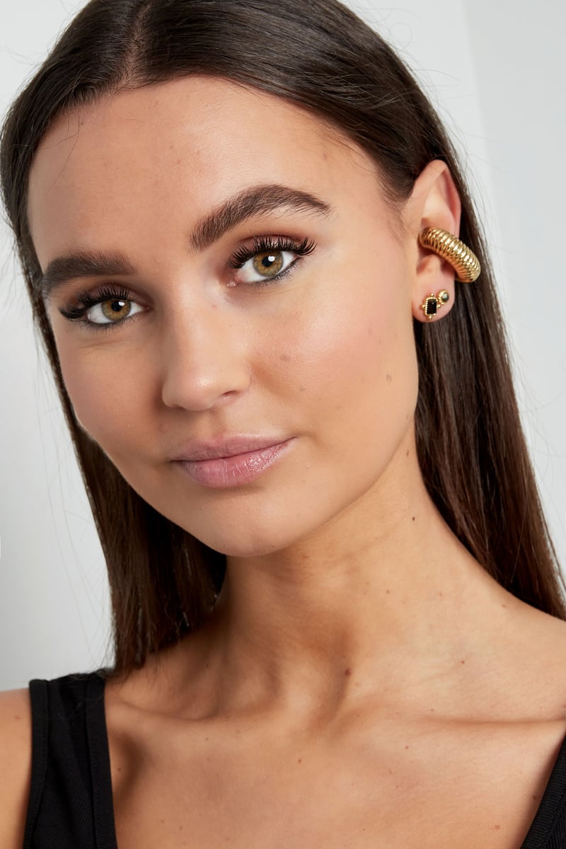 ear cuff met ribbels