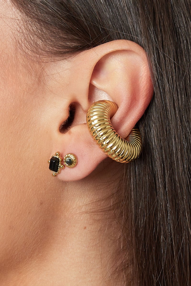 ear cuff met ribbels