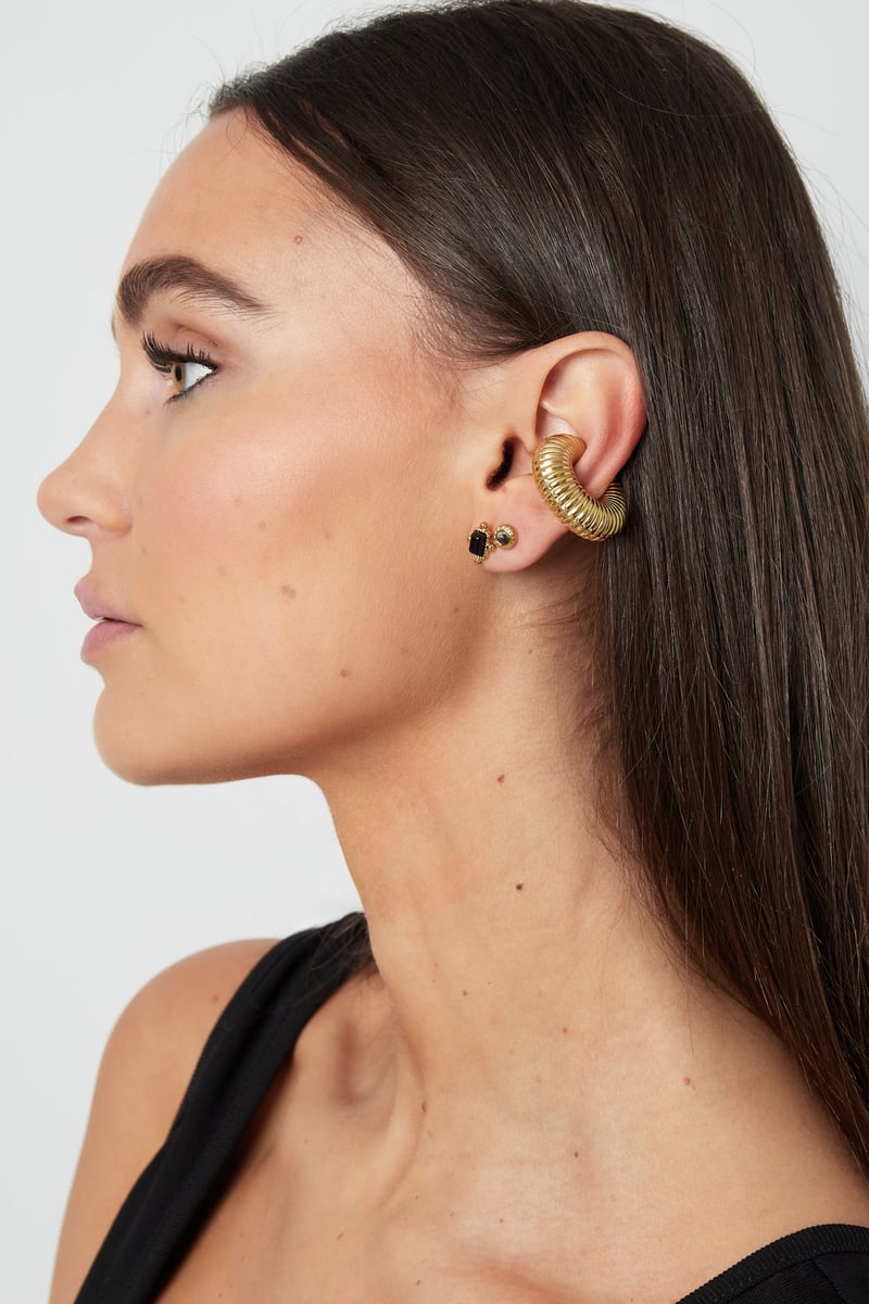 ear cuff met ribbels