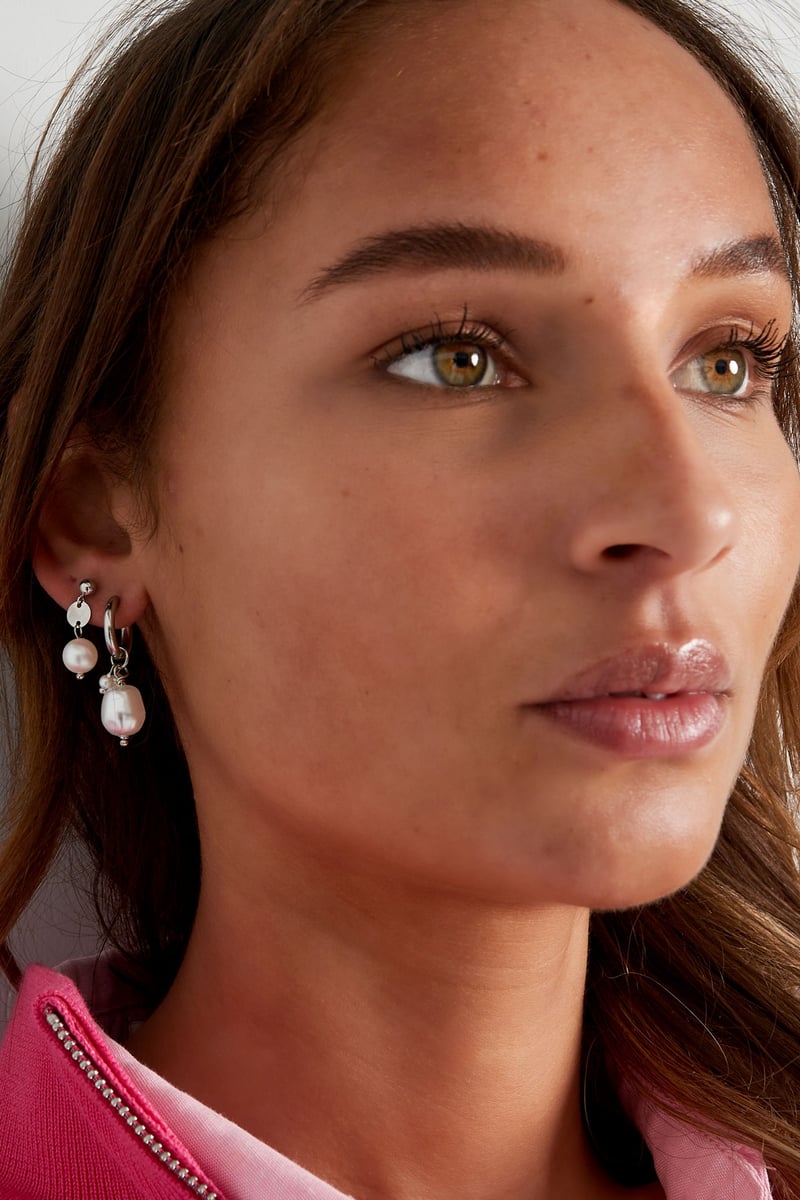 oorbel met kleine parelhanger