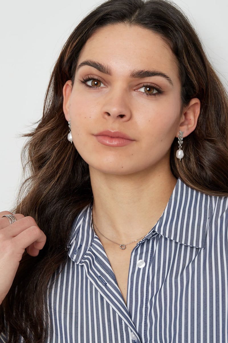 oorbellen met blaatjes en parel