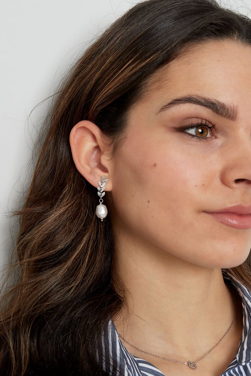 oorbellen met blaatjes en parel