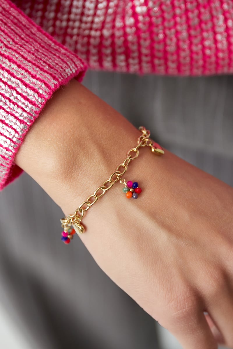 bedelarmband met gekleurde bedels