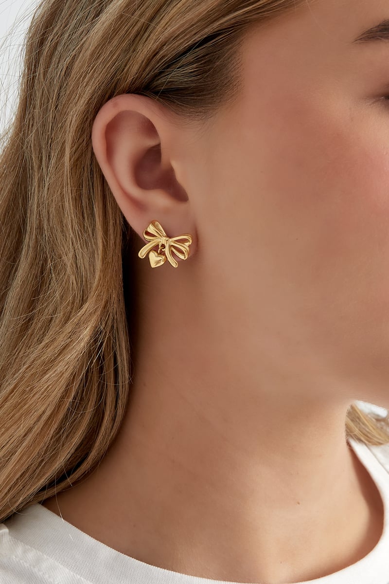 strik met oorbellen met hartje