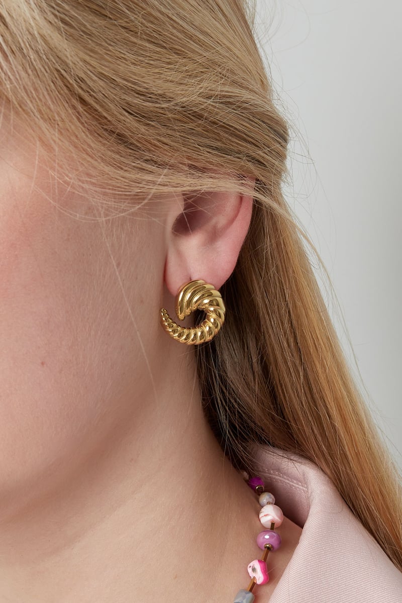 klassieke gedraaide oorbellen