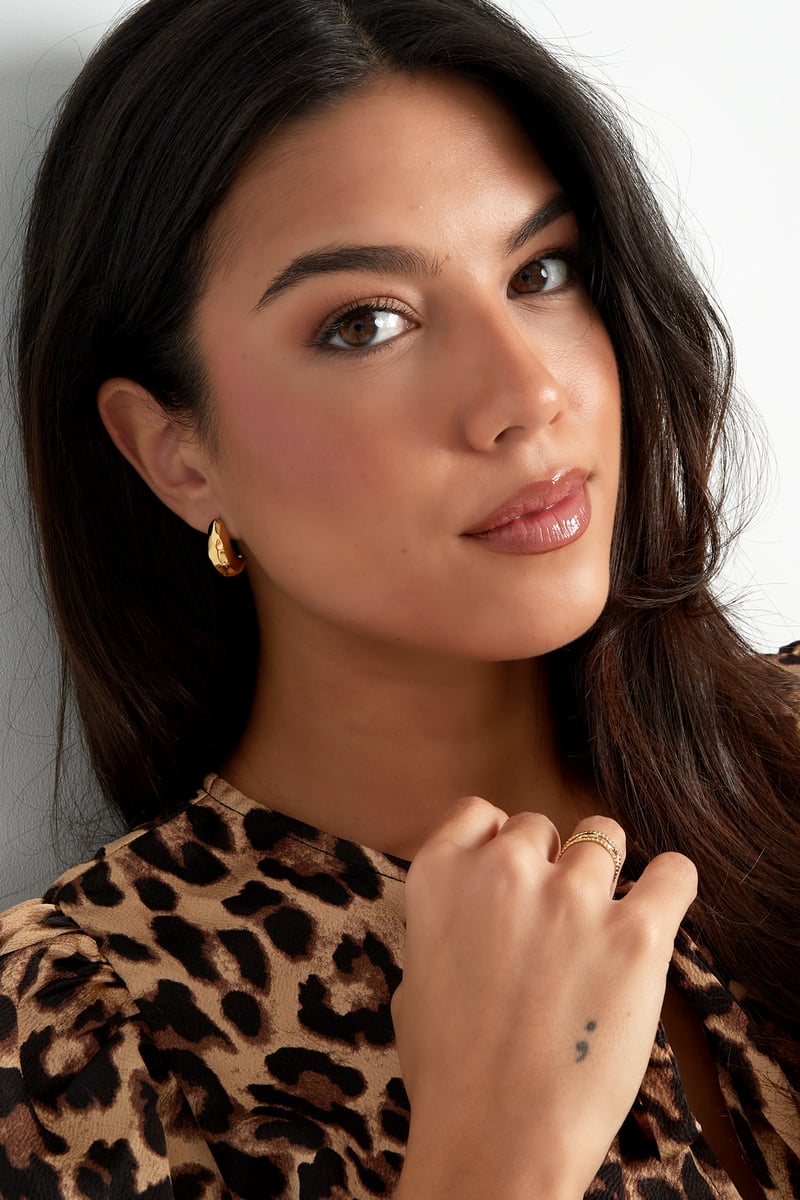 gestructureerde maan oorbellen