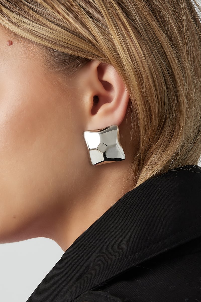 statement oorbellen vierkant