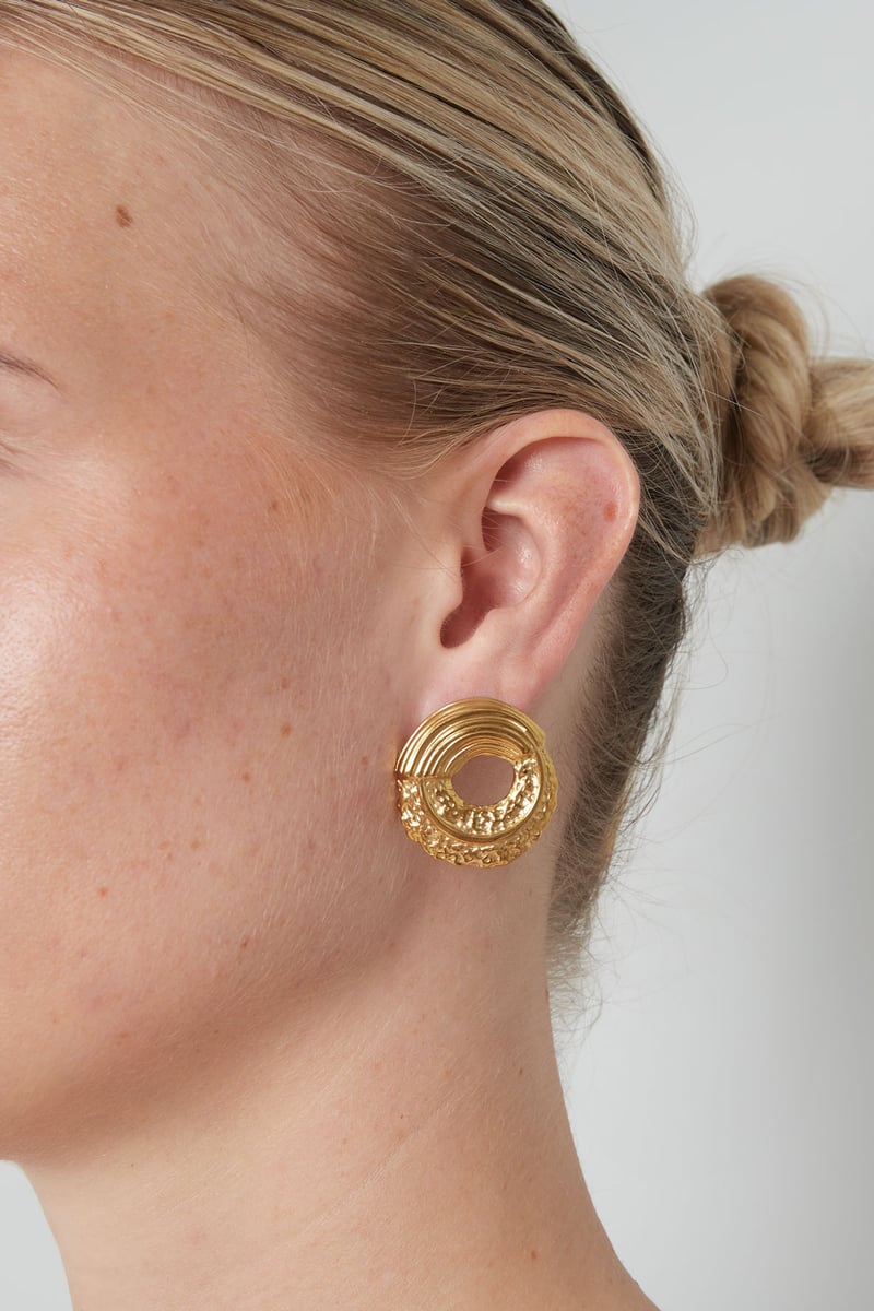 earrings structured round