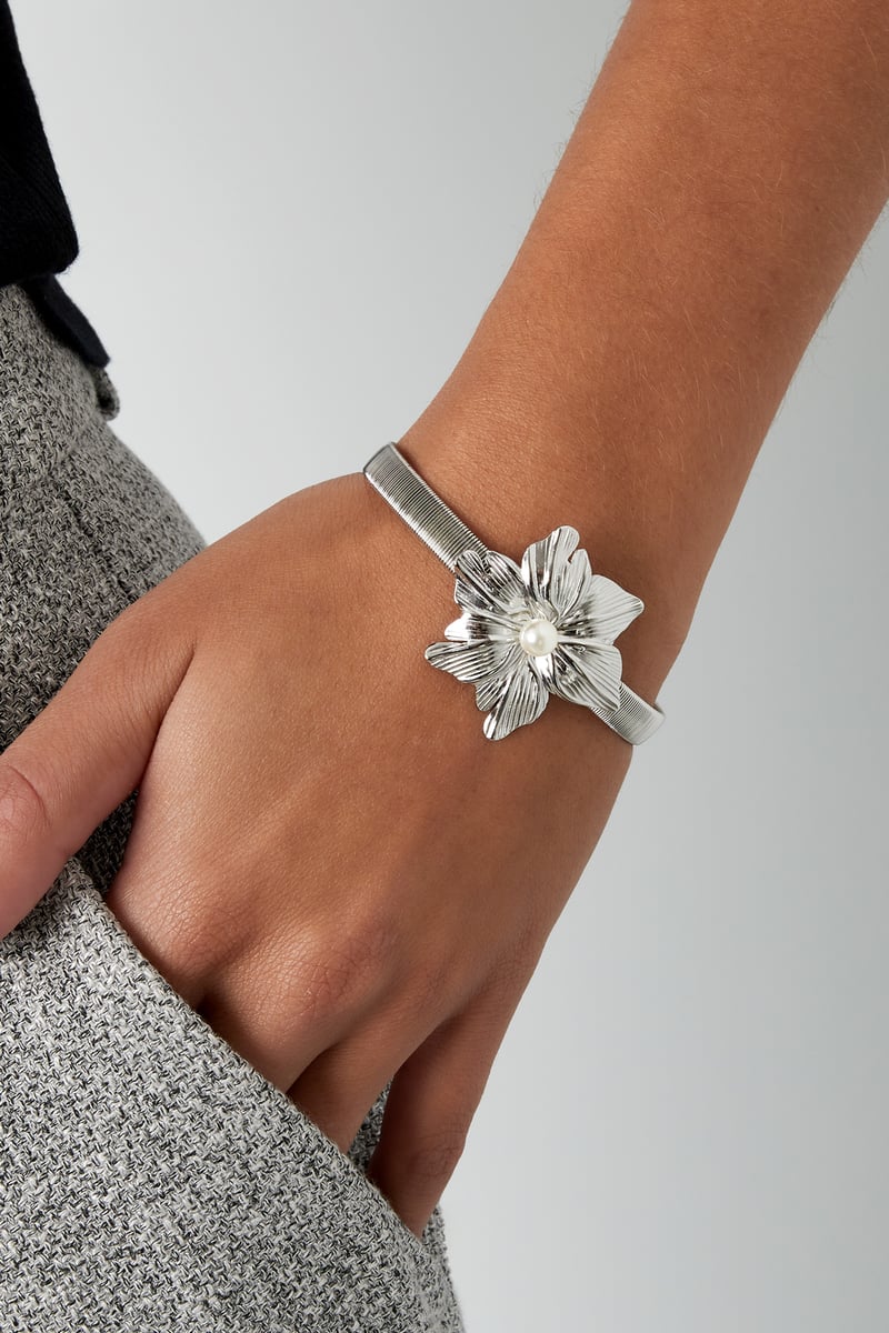 blooming flower bangle armband