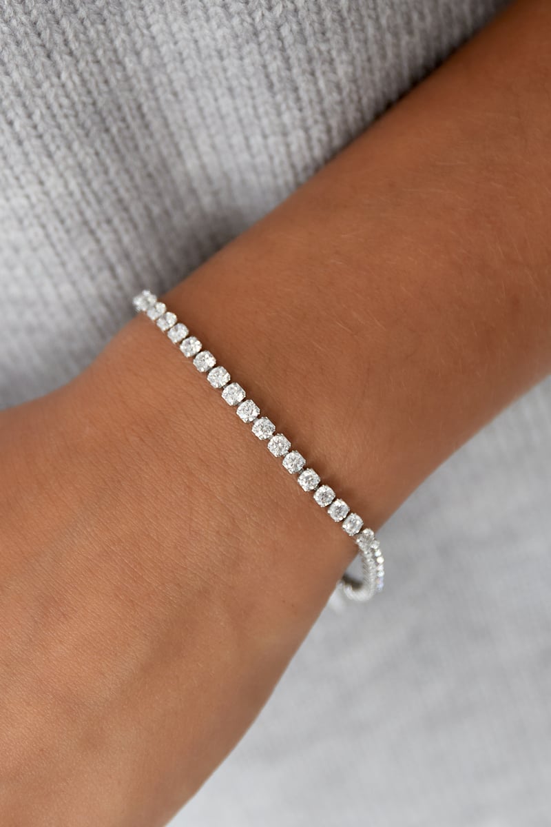 twinkling diamond armband