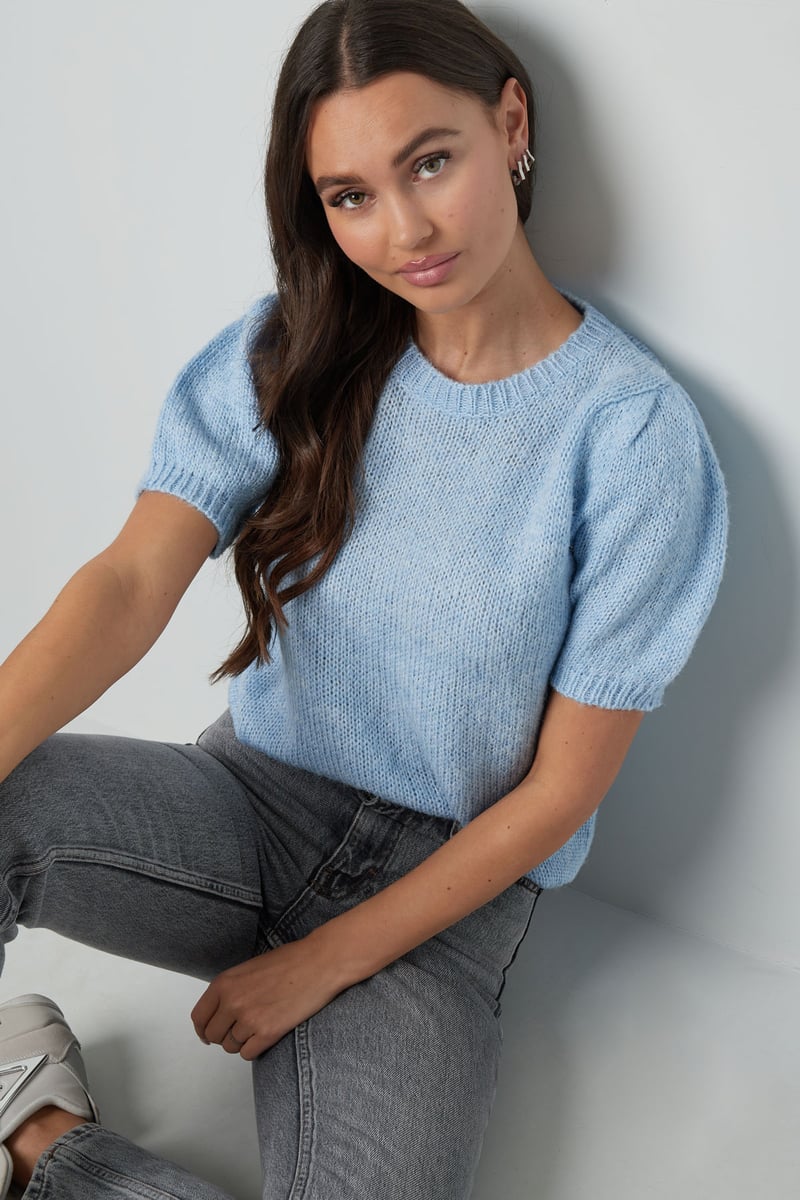 Basic shirt met pofmouwen - zwart