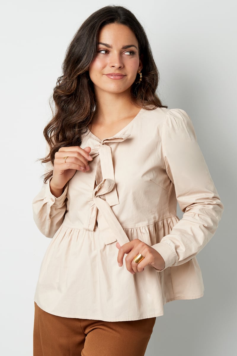 Longsleeve peplum top met strikjes - beige