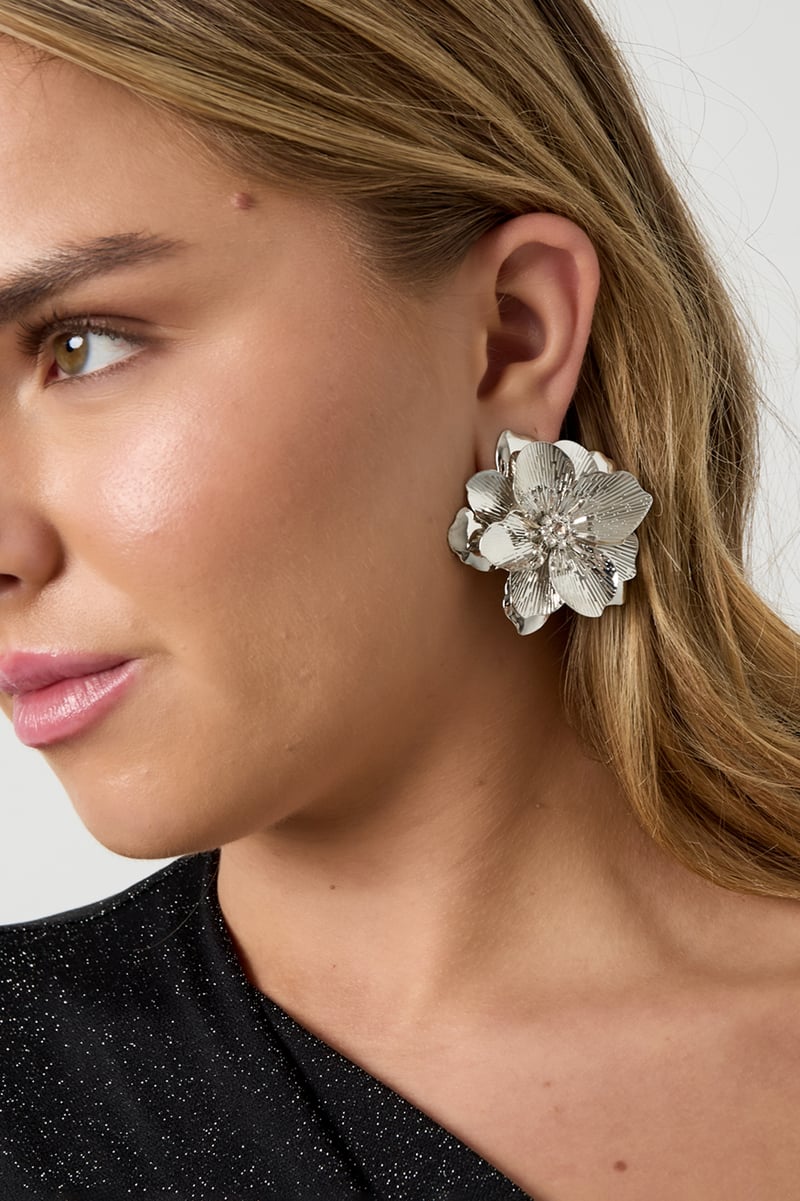 Big luxe flower earrings