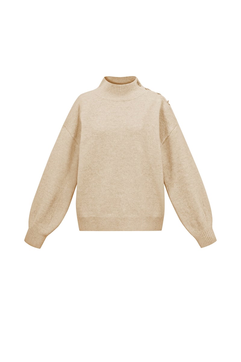 Trui met knopen op de schouder