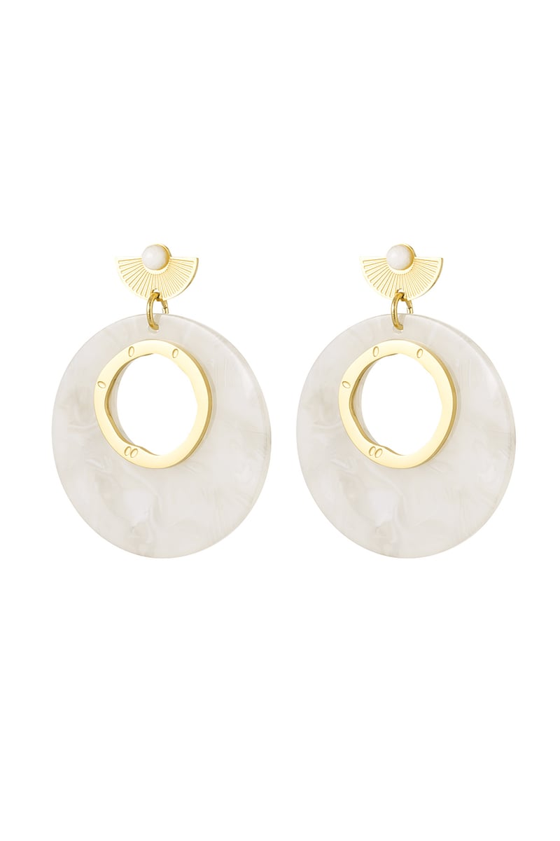 Oorbellen rond witte details - Goud kleur/wit