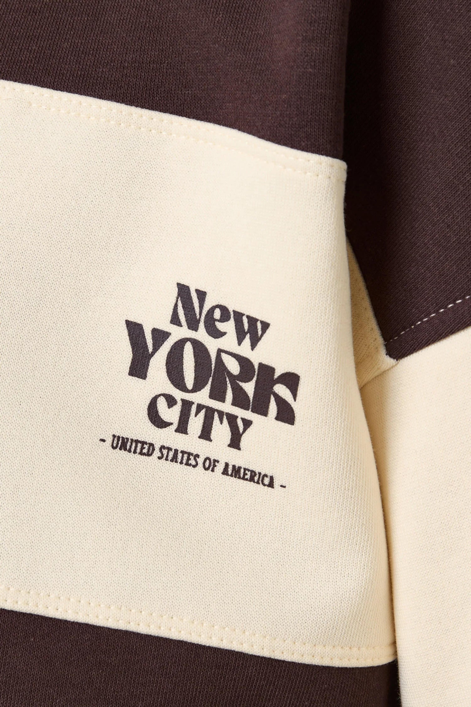 De gestreepte liefdevolle tops