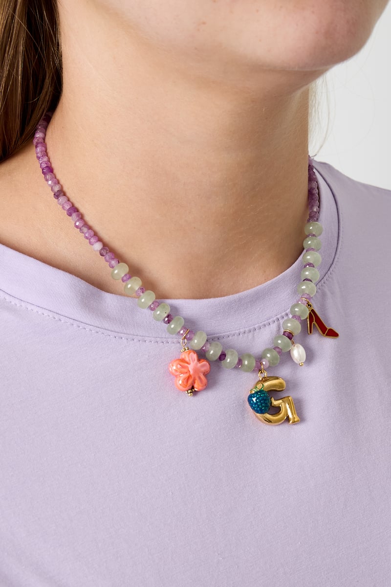 Vrolijke kralen initialen ketting met bedels