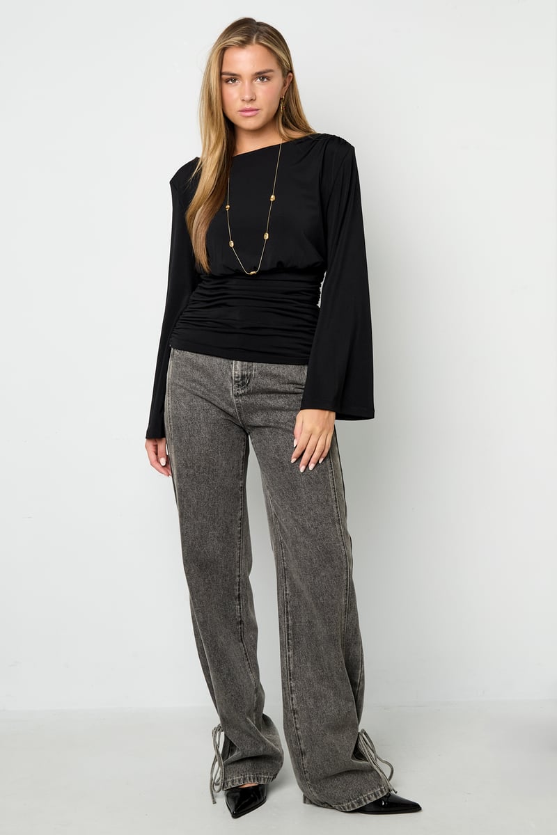 Getailleerde top met uitlopende mouwen