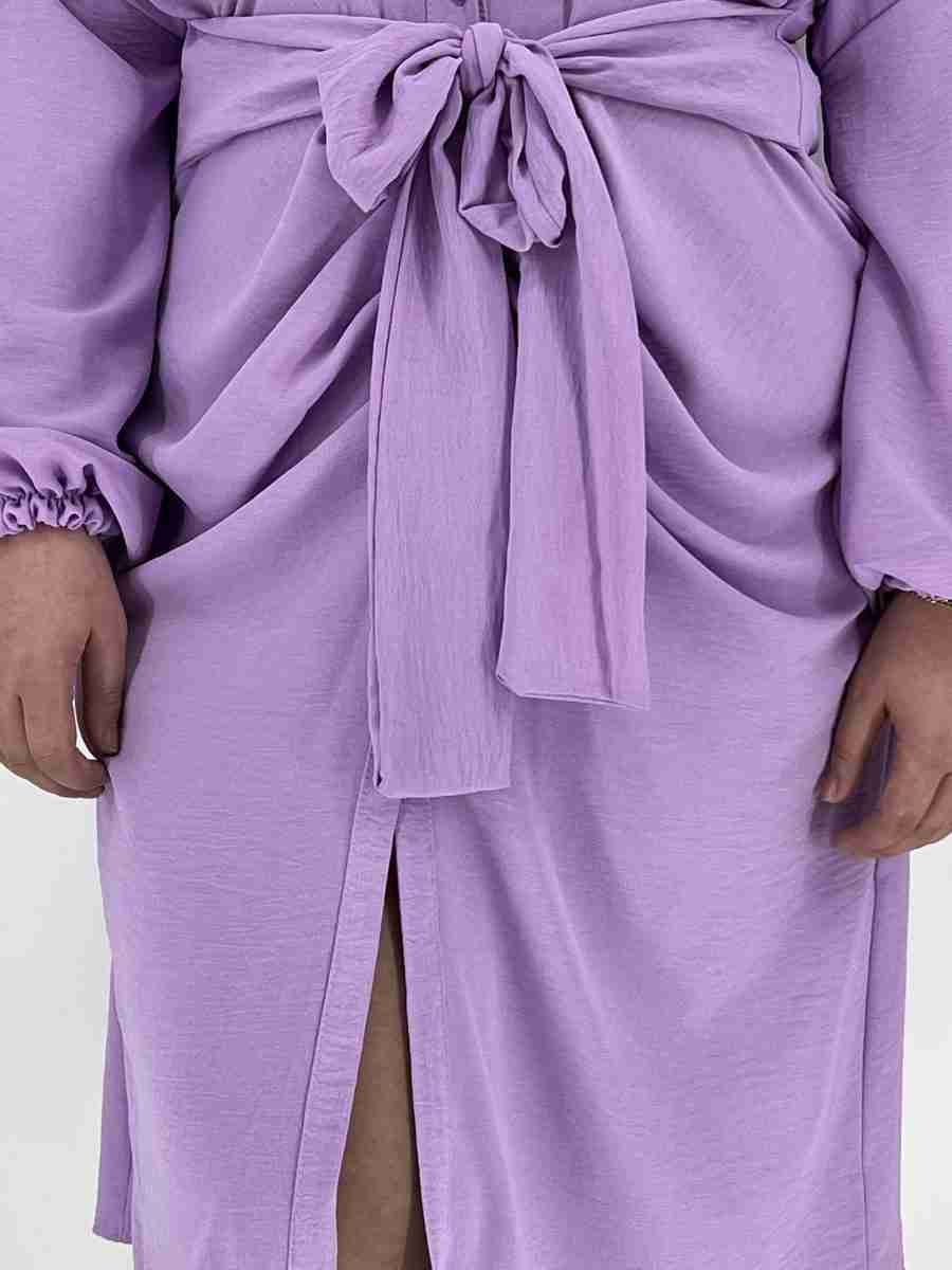 blouse jurk met vaste ceintuur en speelse plooien