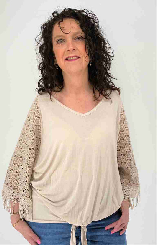 Ibiza knoopshirt  met kant mouwen beige
