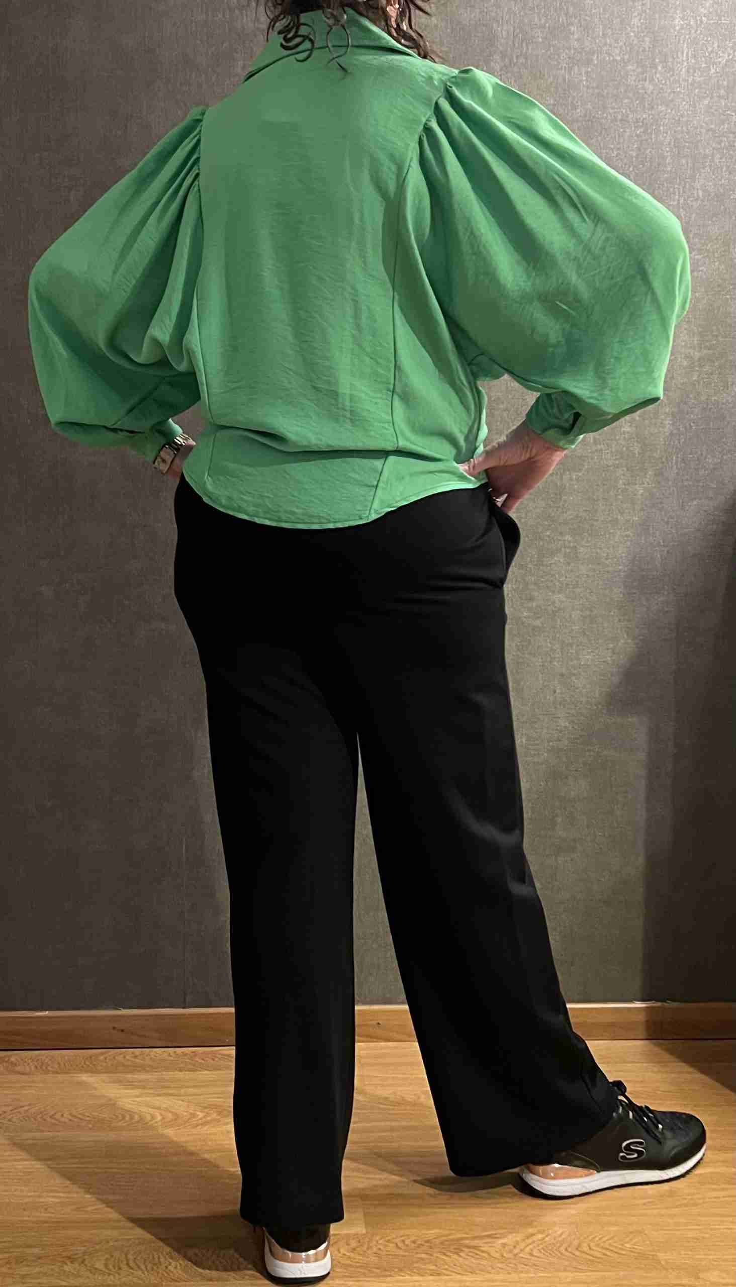 groene top vlindermouwen