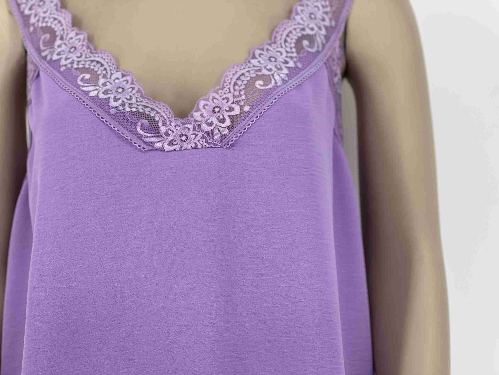 Basic Top met Kant Lila
