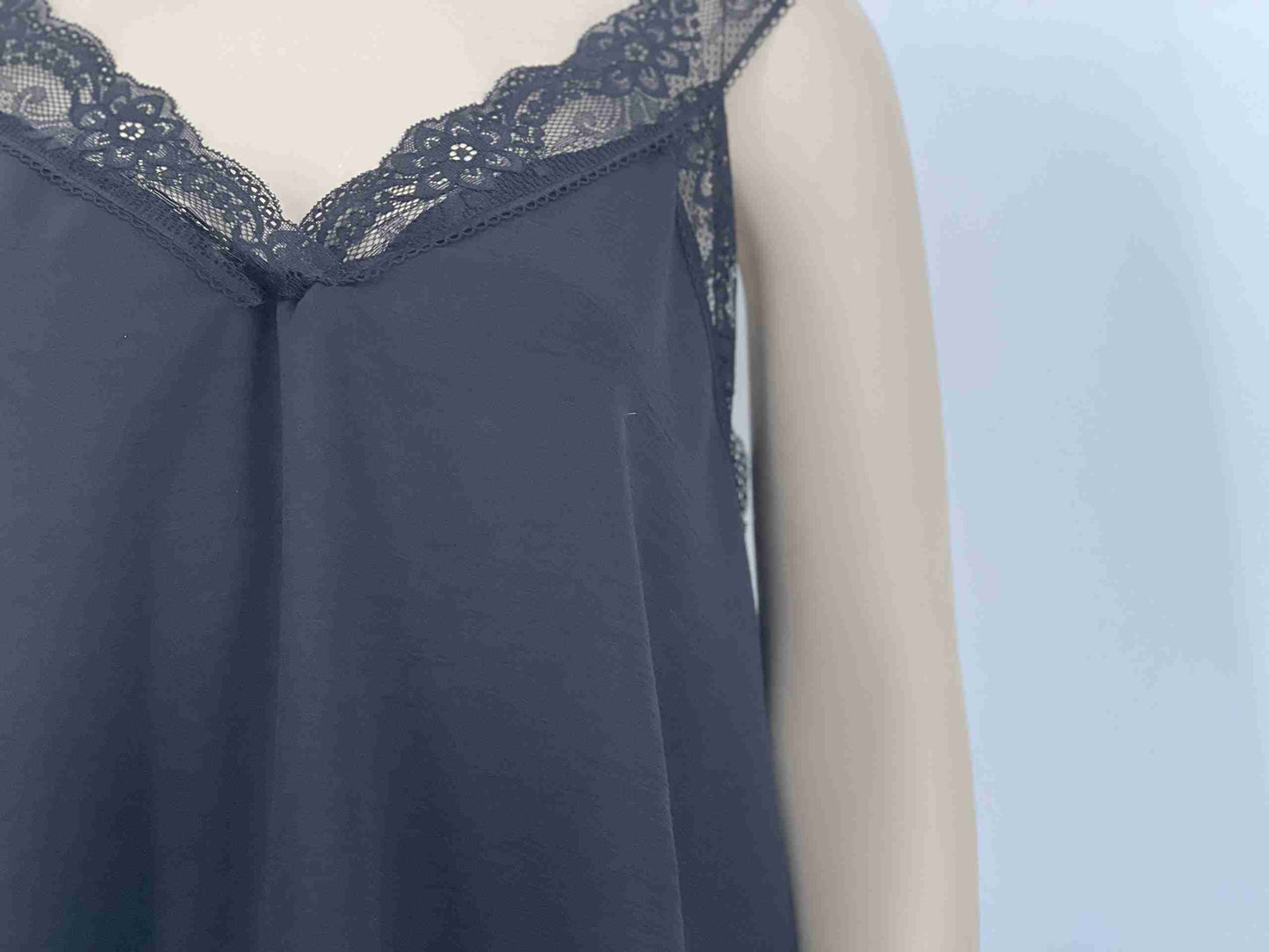 basic top met kant zwart