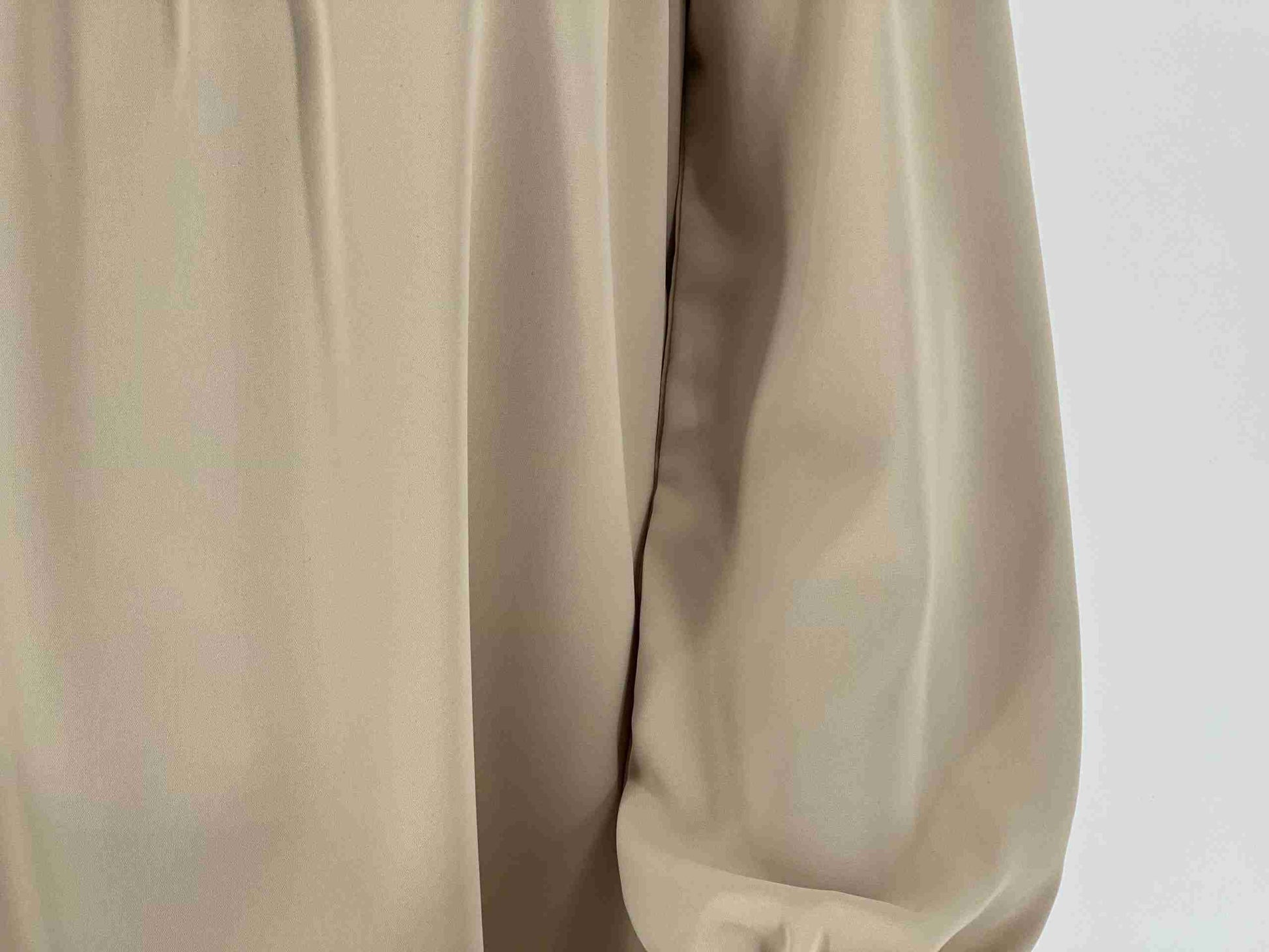 beige top vlindermouwen