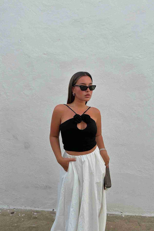 Zwarte crop top met rozendetail