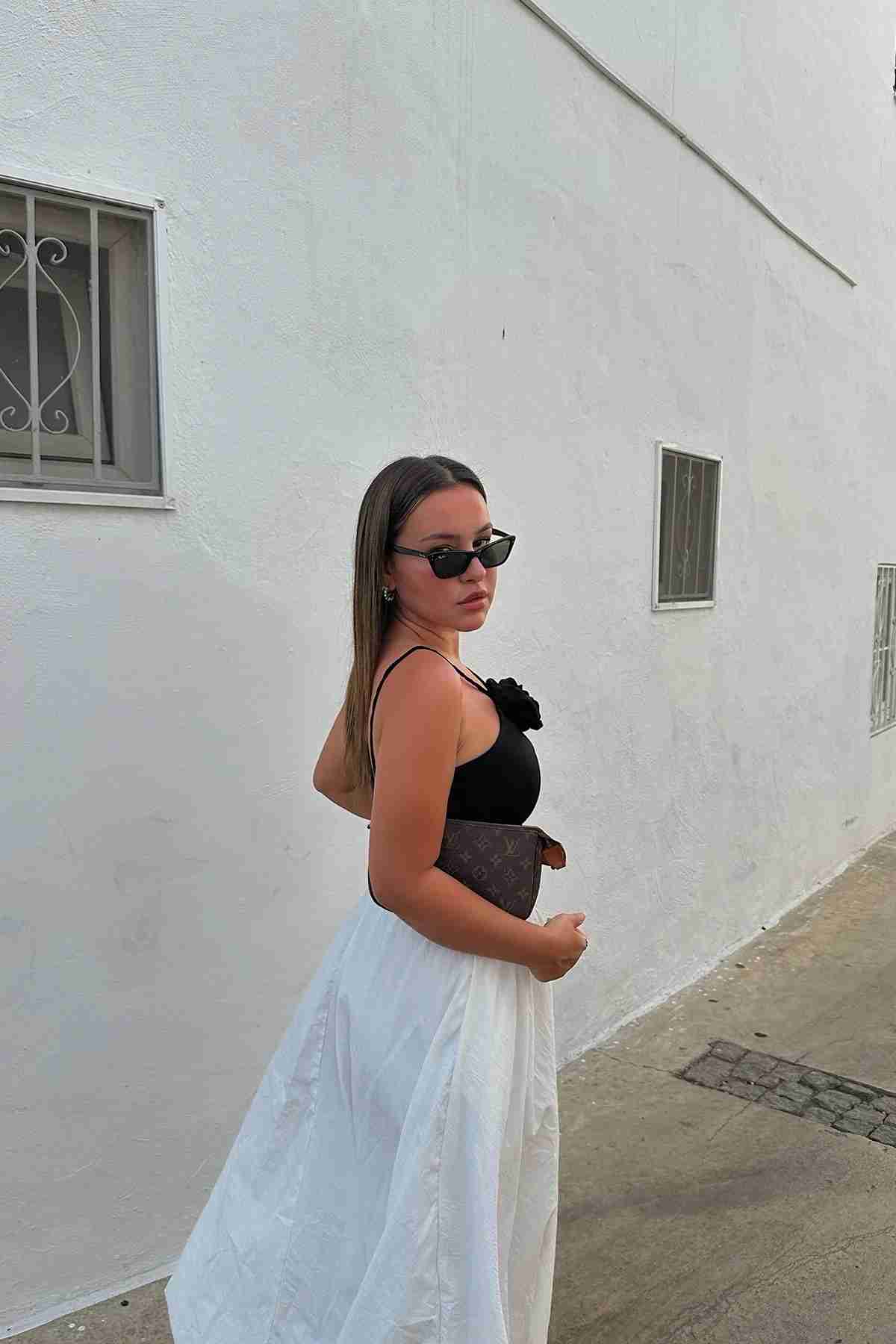 Zwarte crop top met rozendetail