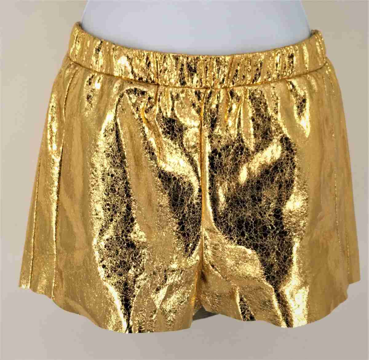 METALLIC SHORT GOUD
