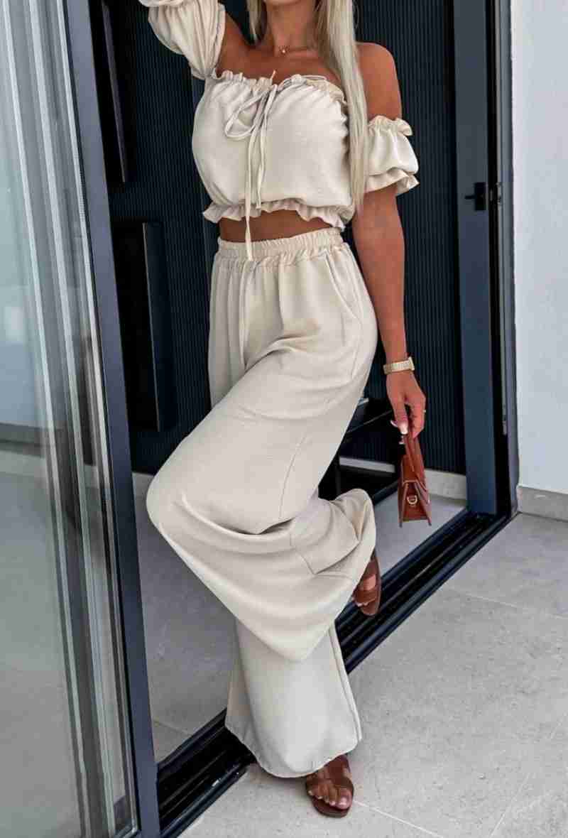 Set Broek met Off Shoulder Croptop